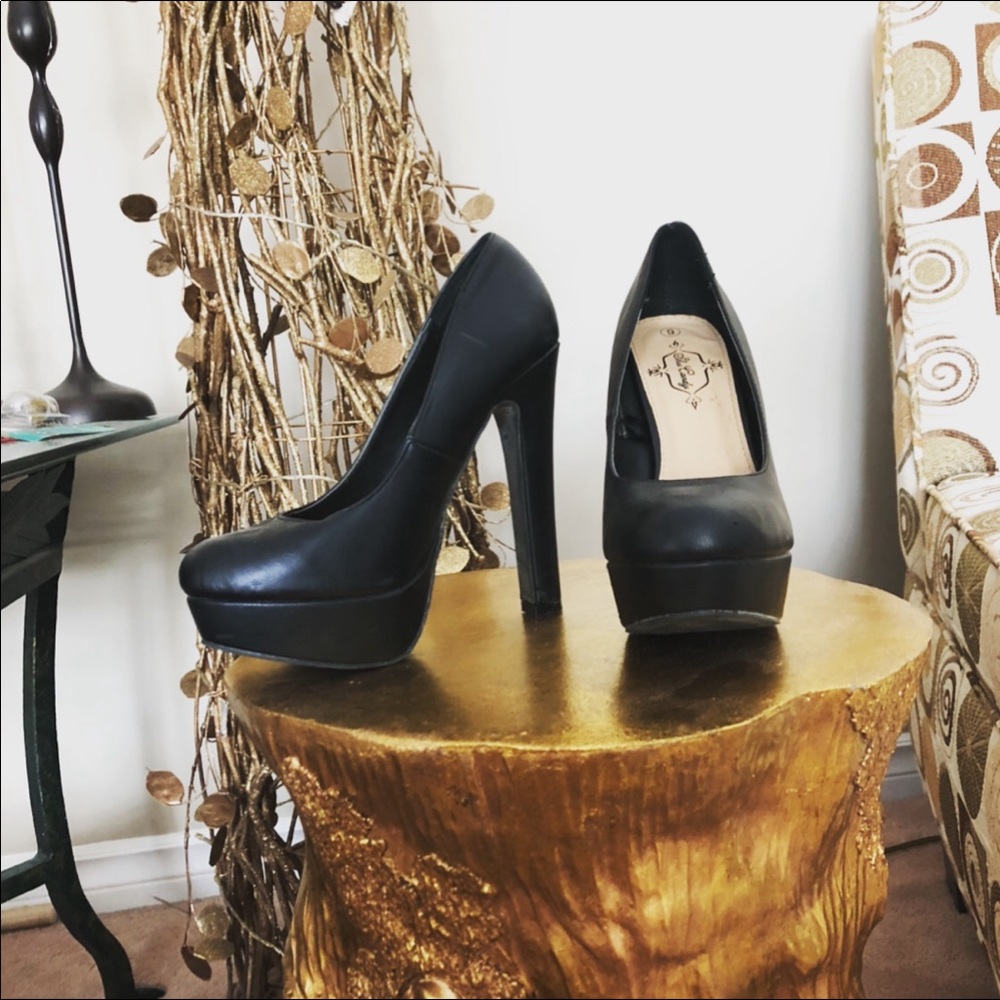(4 for $20) Heels size 6